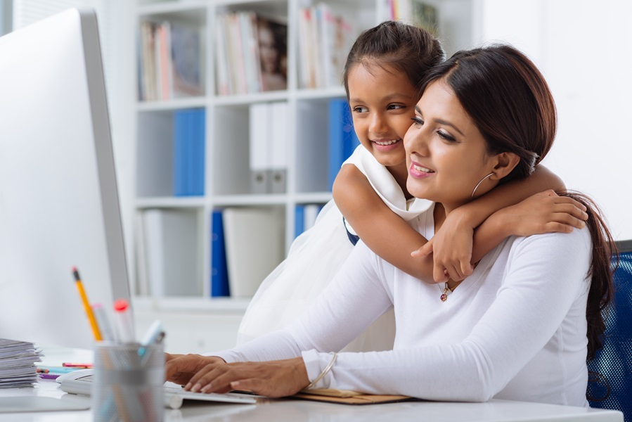 Tips for making money online for moms who want to restart their career